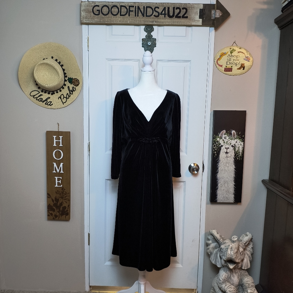 Vintage Stephanie Charles Black Velvet Whimsygoth Deep Vneck Midi Dress L
